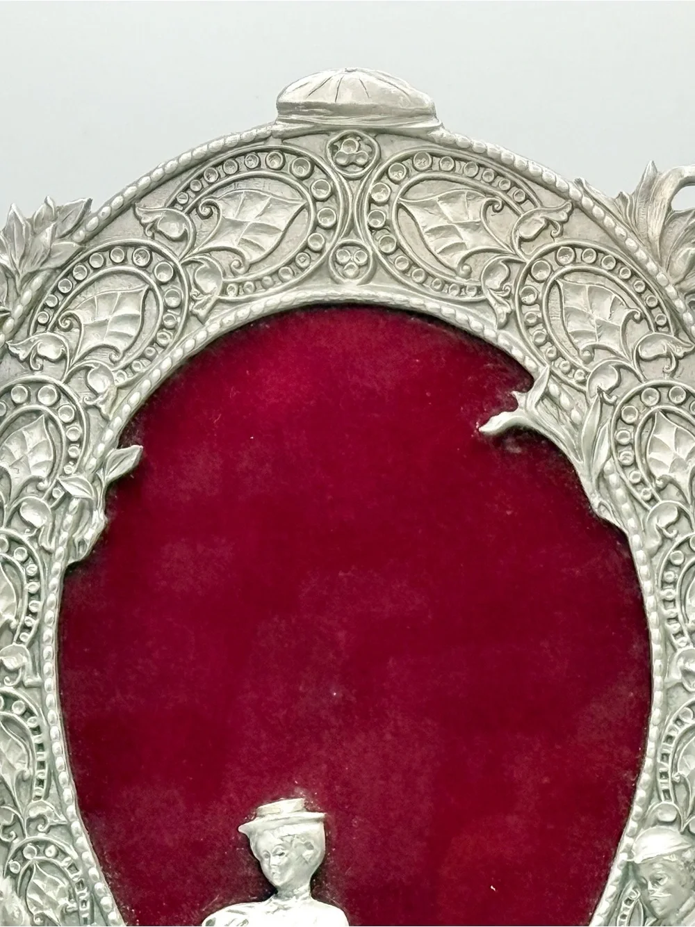 VTG Filigree Pewter Picture Frame Victorian Parisian Bicycle scene 4x6- 7X8 - Picture 4 of 8